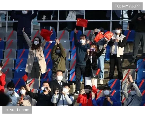 中国队主场迎战强敌，球迷热情高涨助威声燃爆赛场